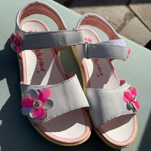 Italian Naturino Girls shoes size 1 - white